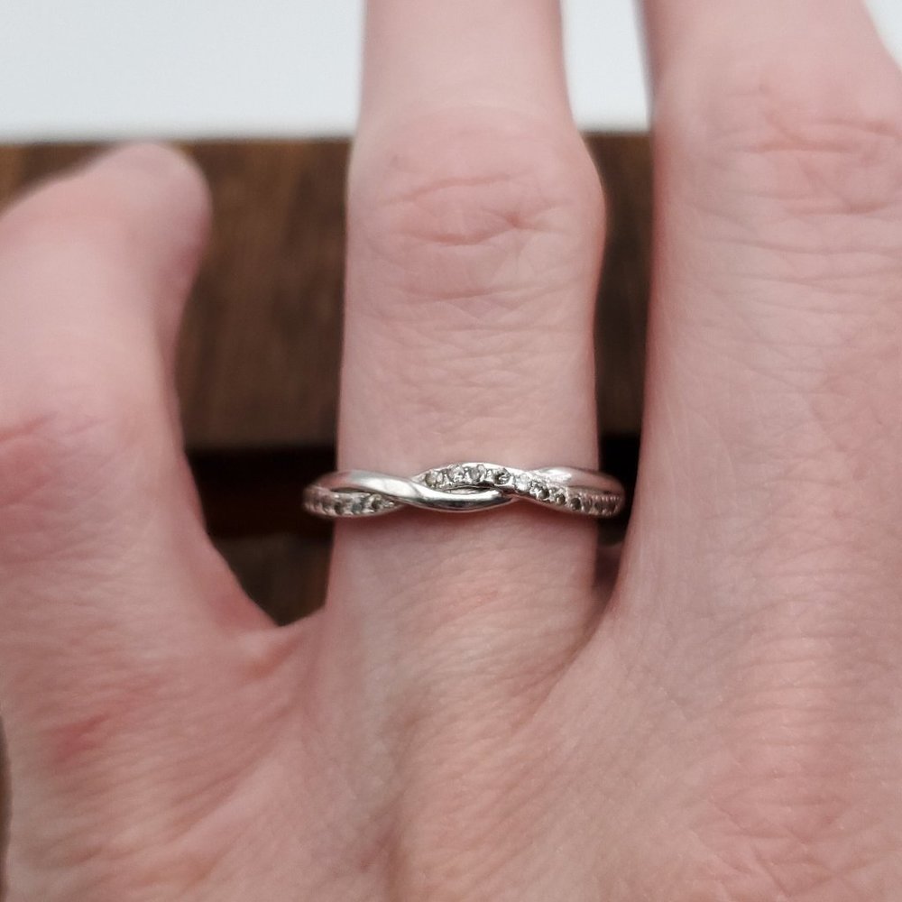 Size 7 925 Sterling Silver Cool Twist Style Cubic Zirconia Ring